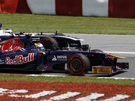 Francouzsk pilot Jean-Eric Vergne s vozem Toro Rosso zpol ve Velk cen