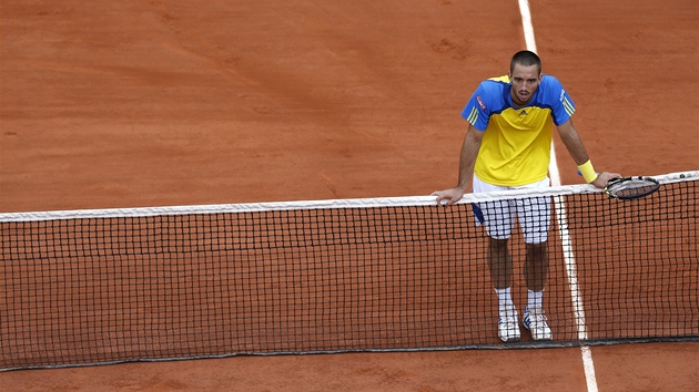 Srbský tenista Viktor Troicki smutní ve 4. kole Roland Garros.