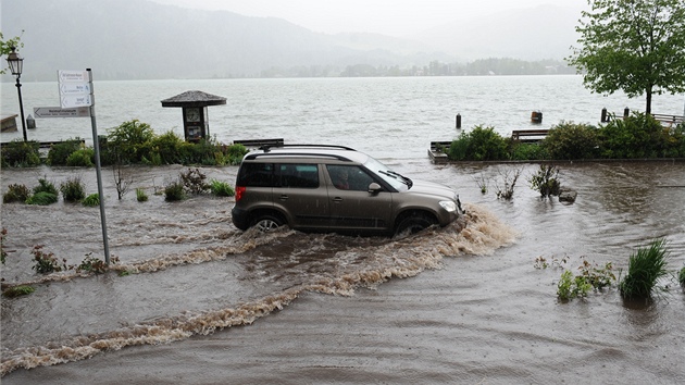 Záplavy dorazily i do Německa. Situace u jezera Tegernsee (2. června)
