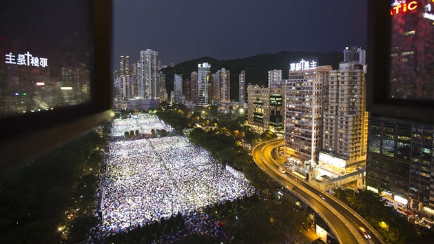 Vzpomnkov akce se koncentruj zejmna do Hongkongu, tam do ulici vylo bezmla 180 tisc lid (4. ervna)