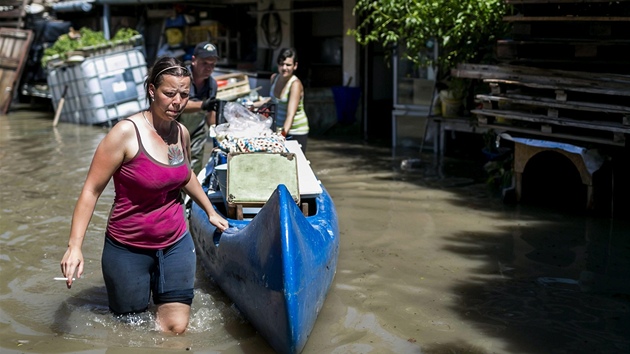 Nkter domy v Budapeti ji jsou pod vodou (8. ervna)