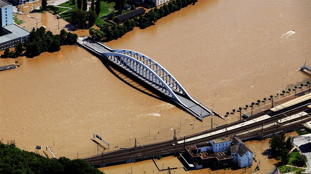 Zaplaven most E. Benee v st nad Labem. (5. ervna 2013)