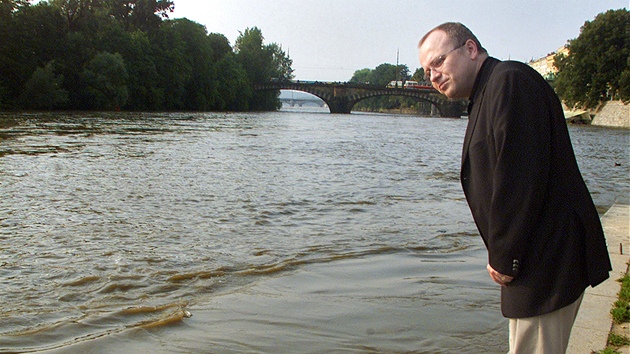 Bval prask primtor Igor Nmec pi povodnch v roce 2002. (9. srpna 2002)