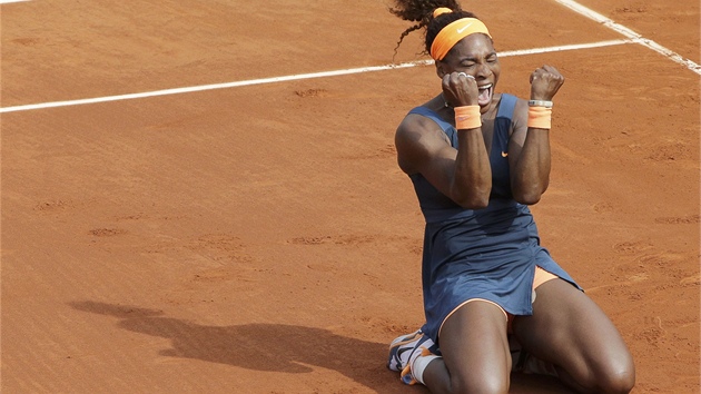 J! Serena Williamsov slav triumf na Roland Garros.