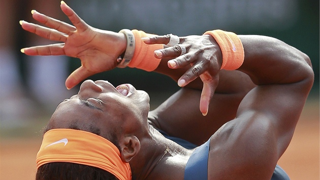 VTZN EMOCE. Prvn reakce Sereny Williamsov po triumfu na Roland Garros 2013.