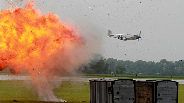 Ukázka inspirovaná vyloděním v Normandii, v níž se předvedl P 51 Mustang (1. června 2013).