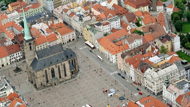 Náměstí Republiky v Plzni a katedrála svatého Bartoloměje