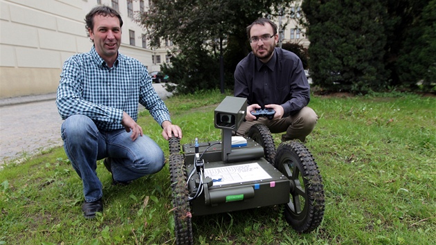 Vdci z brnnskho Vysokho uen technickho v Brn a Mendelovy univerzity pedstavili nov robotick systm Orpheus. tykolov robot byl pvodn uren jen pro poteby armdy. Stroj ale me pomoci i vodohospodm, zchranm nebo meteorologm.