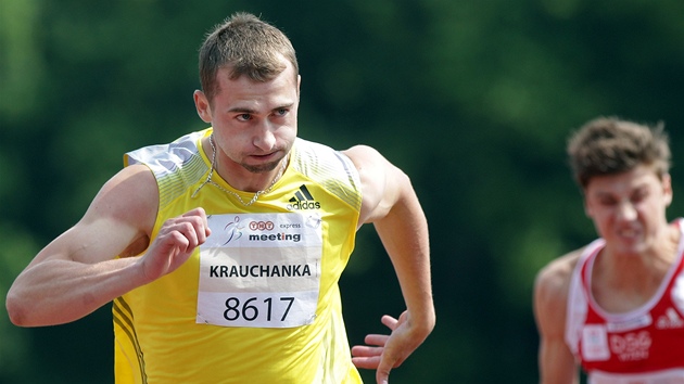 RYCHLOST. Blorusk desetiboja Andrej Kravenko sprintuje do cle na mtinku v Kladn. 
