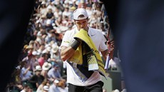 NEJDE TO. Nmecký tenista Tommy Haas se utírá ve tvrtfinále Roland Garros.