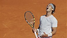 EMOCE. panlský tenista Rafael Nadal v semifinále Roland Garros stídal dobré
