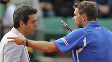 DISKUSE. Stanislas Wawrinka se zlobí na rozhodího bhem osmifinále Roland