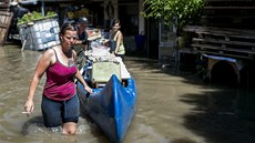 Nkteré domy v Budapeti ji jsou pod vodou (8. ervna)