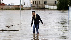 Zaplavené autobusové nádra�í v Beroun�. (2. �ervna 2013)