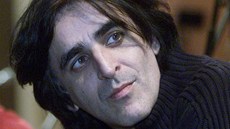 Jaz Coleman je mu� mnoha tvá�í. P�sobí v postpunkové kapele Killing Joke,