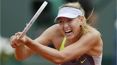TAKHLE TO ZVLÁDNU. Maria �arapovová v pr�b�hu finále Roland Garros proti Seren�...