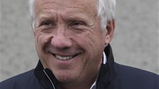 ÉF VELKÝCH CEN. Charlie Whiting má jako závodní editel FIA hlavní slovo pi