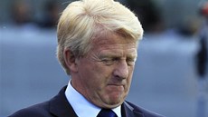 TAK KOLIK JE? Skotský kou Gordon Strachan  kontroluje as v prbhu