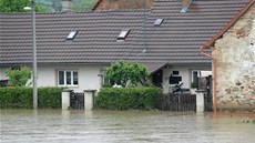Velká voda trápí Plze�ský kraj u� od pátku. V M��ín� na Klatovsku kv�li povodni
