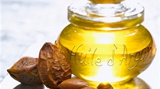 K získání jednoho litru istého arganového oleje je poteba 30 kilogram plod...