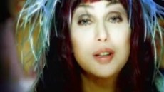 Pokud se tedy dá o nkom mluvit jako o stálici showbyznysu, je to sedmaedesátiletá Cher.