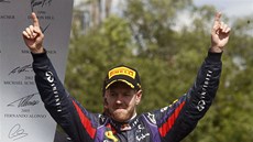 VÍTZOVA RADOST. Sebastian Vettel jasn triumfoval v kanadském Montrealu.