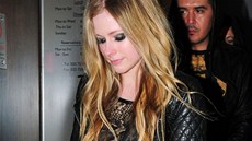 Zp�va�ka Avril Lavigne je údajn� t�hotná, dokazuje údajn� tato fotografie. 