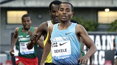 Etiopan Kenenisa Bekele dobíhá na mítinku Diamantové ligy v americkém Eugene