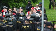 �ARVÁTKA. Fanou�ci Slavie u� v �ervnu m�li v Jihlav� problémy s policisty.