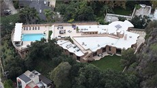 Barbadoská zp�va�ka Rihanna si koupila luxusní sídlo za 12 milion� dolar�, v...