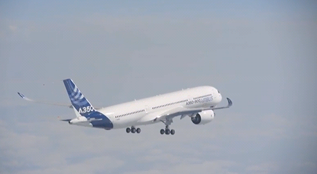 Zbr z prvnho letu Airbusu A350-900 XWB. Test podvozku. Ptek 14.6.2013. 