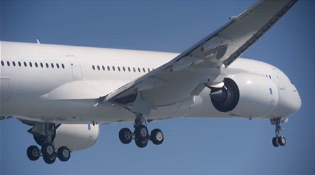 Zbr z prvnho letu Airbusu A350-900 XWB. Test podvozku. Ptek 14.6.2013. 