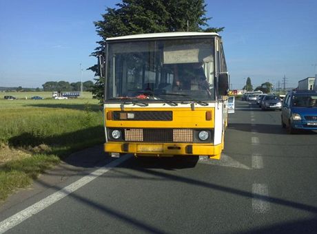 V podnapilém stavu ujel idi s prázdným autobusem kolem padesáti kilometr.