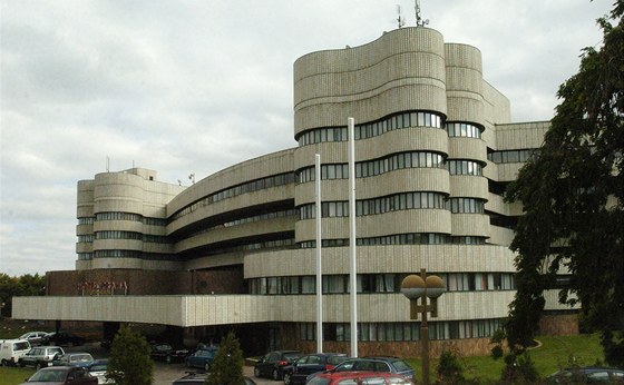 Dejvický hotel Praha byl oteven v kvtnu 1981. U v dob svého vzniku byl stavn pro poteby vedení KS.