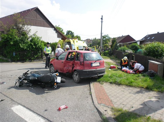 Nehoda motorkáe ve Chvojenci