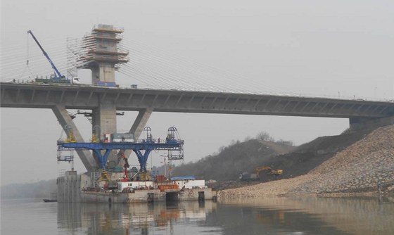 Nový most spojující bulharský Vidin a rumunský Calafat je dlouhý téměř dva