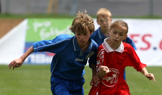 Momentka z finále McDonald´s Cupu mezi praskou Z Eden (modrá) a brnnskou Z Janoukova. Letoní finále se bude hrát v Uherském Hraditi.