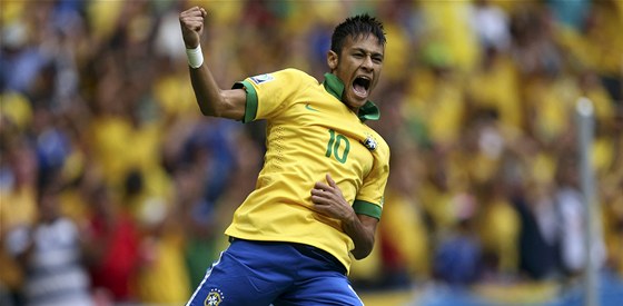 OBROVSKÁ RADOST. Neymar slaví svj parádní gól ze 3. minuty zápasu s Japonskem.