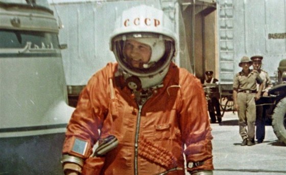Těreškovová před nástupem do kosmické lodi 16. 6. 1963