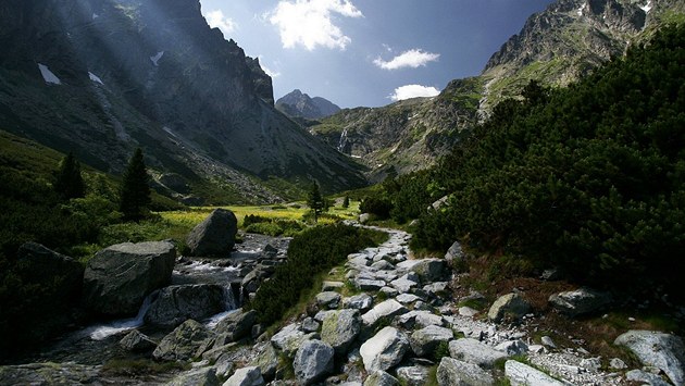 V Tatrách našli mrtvého českého turistu. Zřítil se během túry