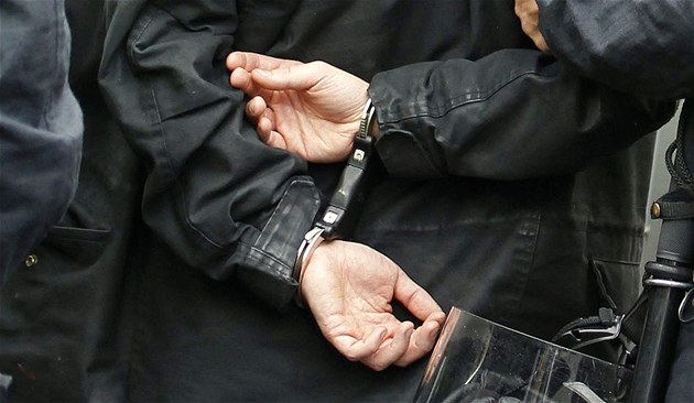 Gang obral stát na daních o 200 milionů korun, policie obvinila třináct lidí