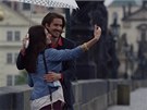Milenci na Karlov most v reklam spolenosti Apple