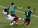 Mario Balotelli stílí na Poháru FIFA v utkání proti Mexiku vítzný gól Itálie. 