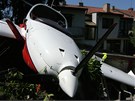 Letadlo dopadlo na zahradu rodinného domu v Uherském Hraditi.
