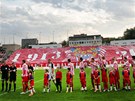 Aktéi exhibiního utkání ke 100. výroí zaloení brnnského fotbalového klubu.