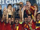 panltí fotbalisté se radují z titulu mistr Evropy do 21 let.