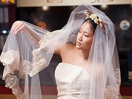 Svatební šaty přes všechny nároky na svou exkluzivitu a výjimečnost musí být...