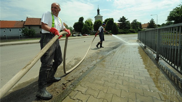 Po tdnu byly Keice z osmdesti procent uklizen.