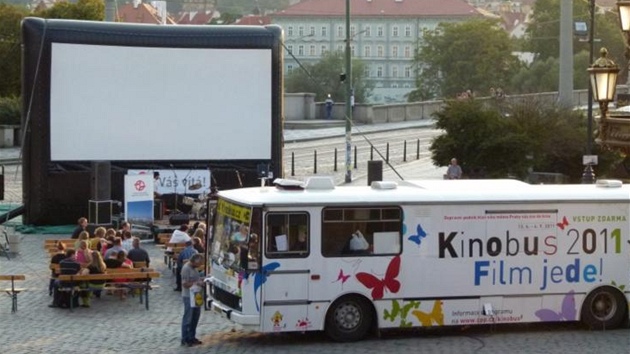 Kinobus má letos zpo�d�ní.