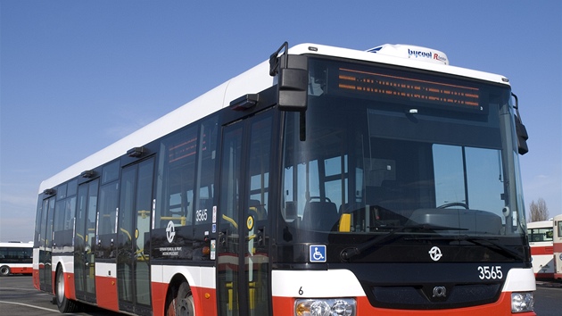 Klimatizaci si cestující uijí jen v 21 autobusech a jedné tramvaji